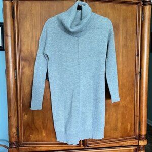 Lulus ladies grey high turtleneck sweater tunic, size small